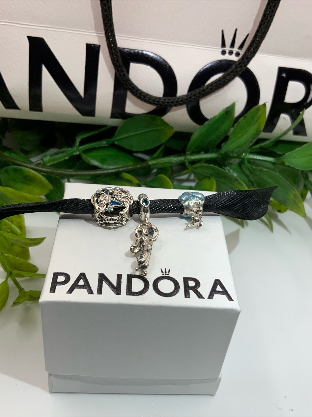 Pandora Disney Aladdin Jasmin & Genie Charms - 3 piece Gift Set - Picture 2 of 3
